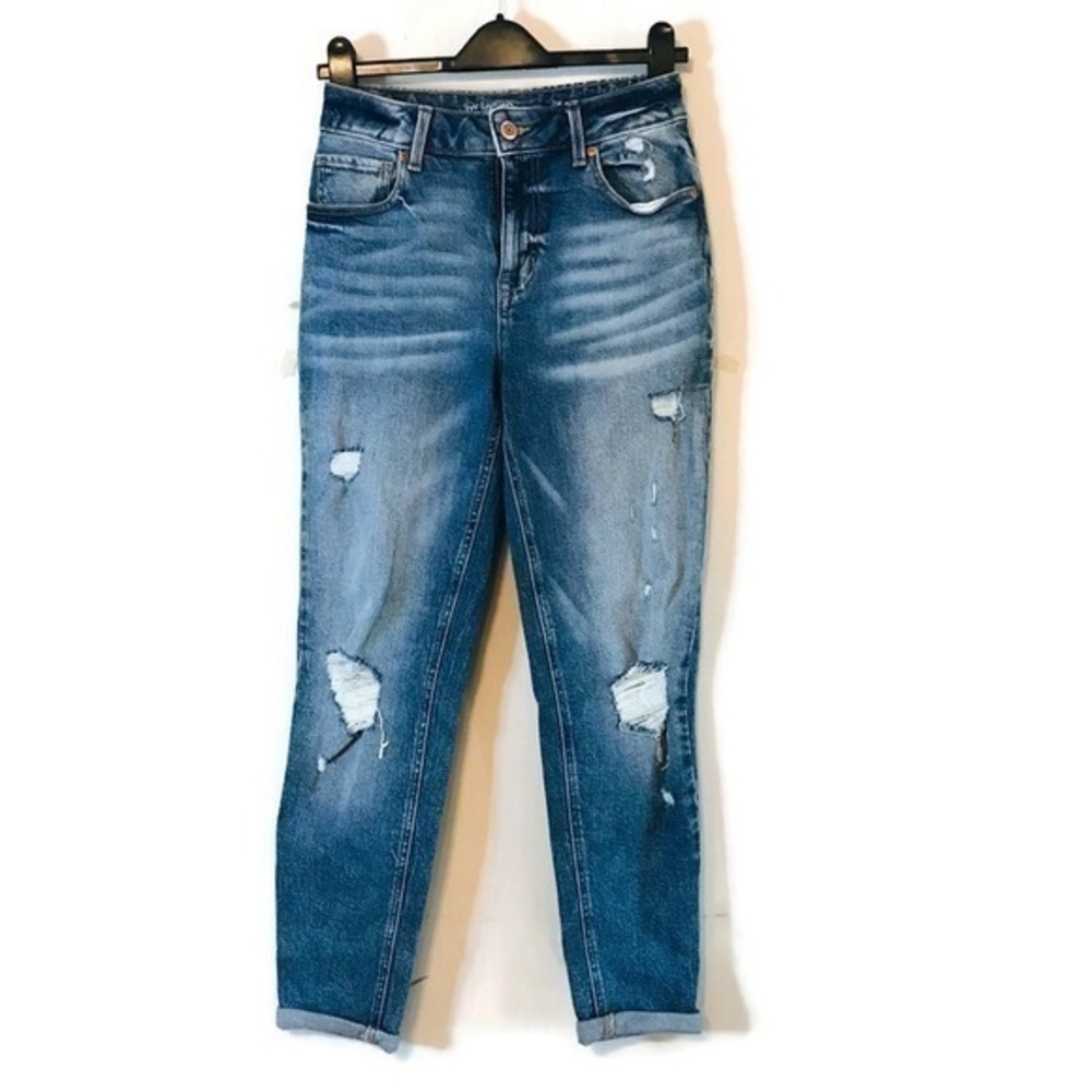 Maurices Distressed High Rise Boyfriend Jeans Relaxed Fit Jeans Women’s size 2
